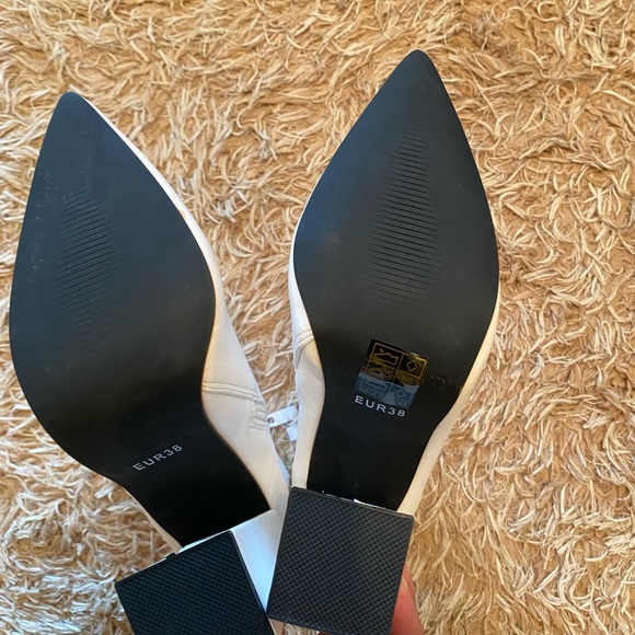 Super cute white, pointy toe, square heel booties size EUR 38, 7.5. - Picture 3 of 8